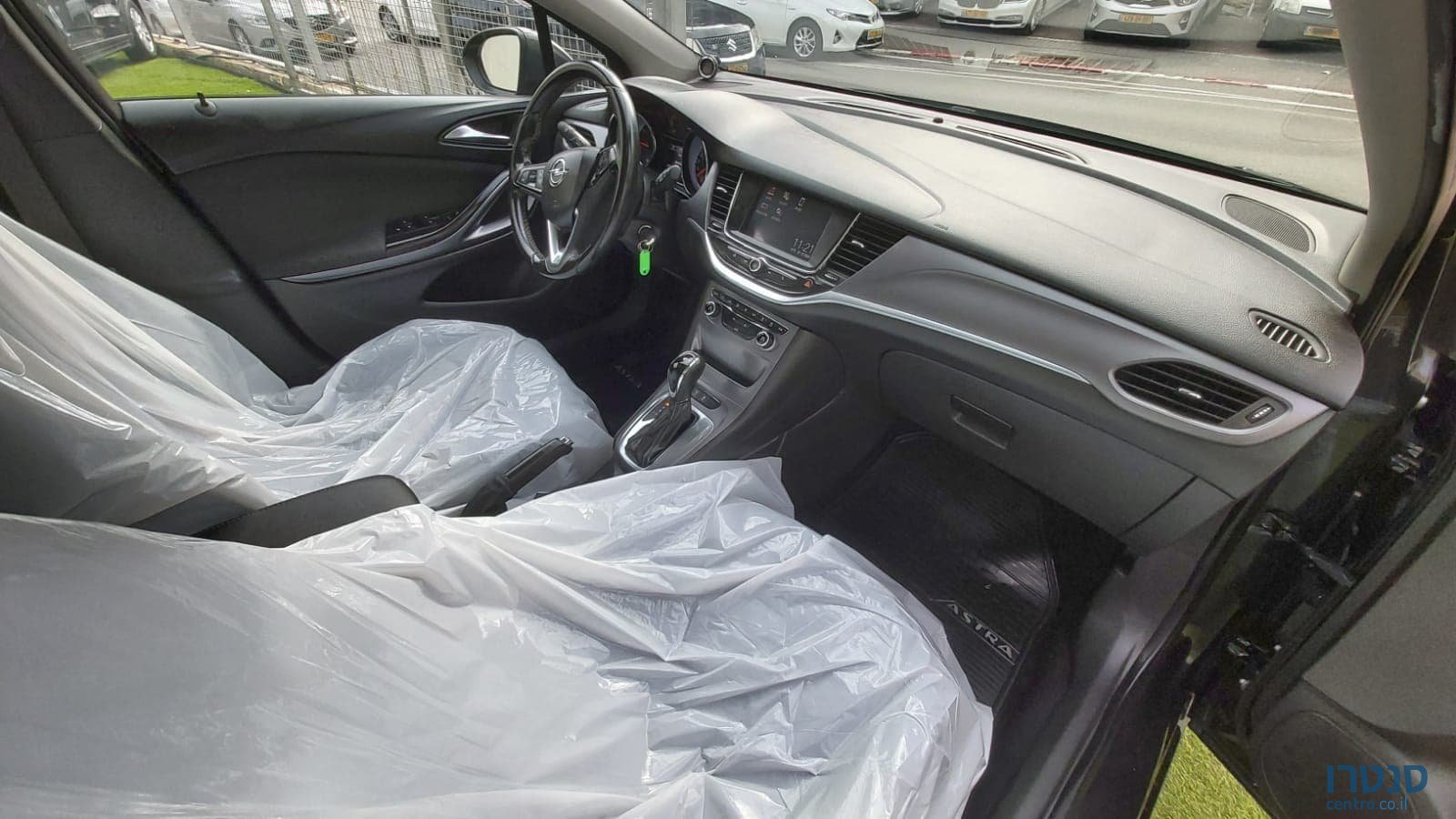 2017' Opel Astra photo #3