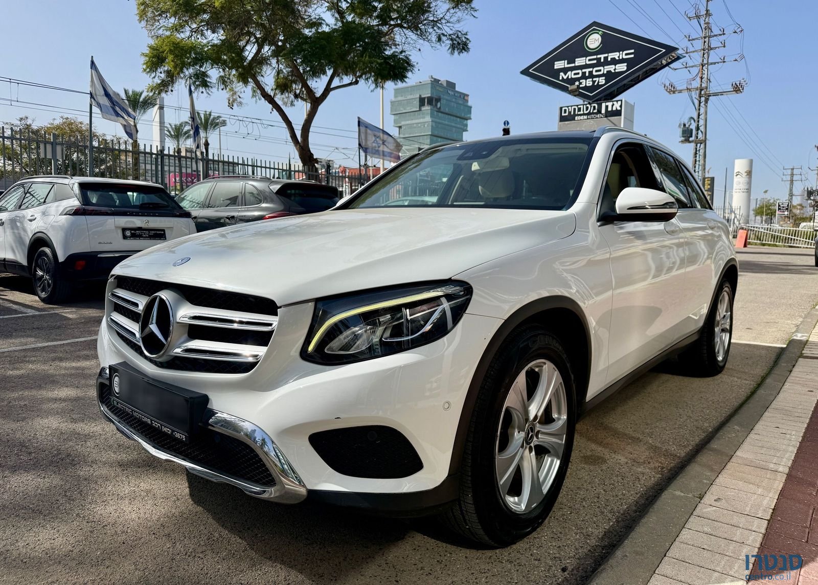 2017' Mercedes-Benz GLC מרצדס-בנץ photo #1