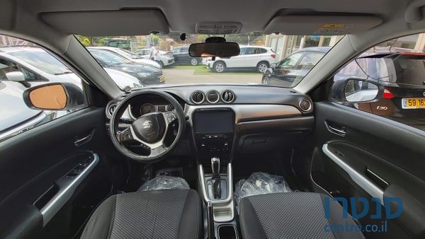 2017' Suzuki Vitara photo #3