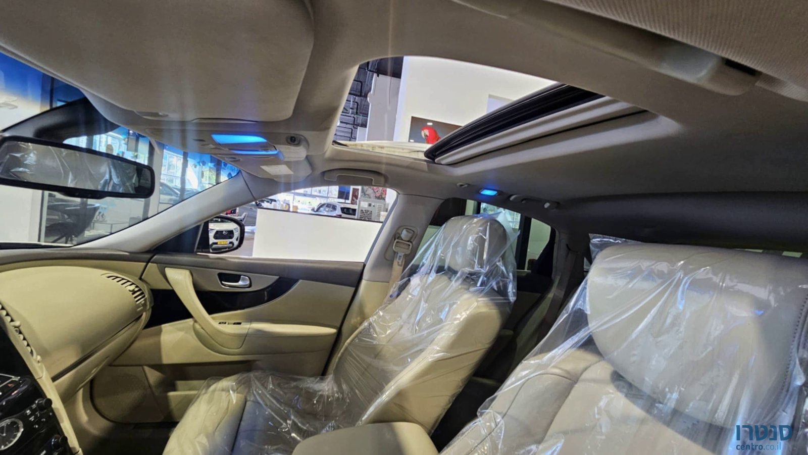 2015' Infiniti QX70 photo #6