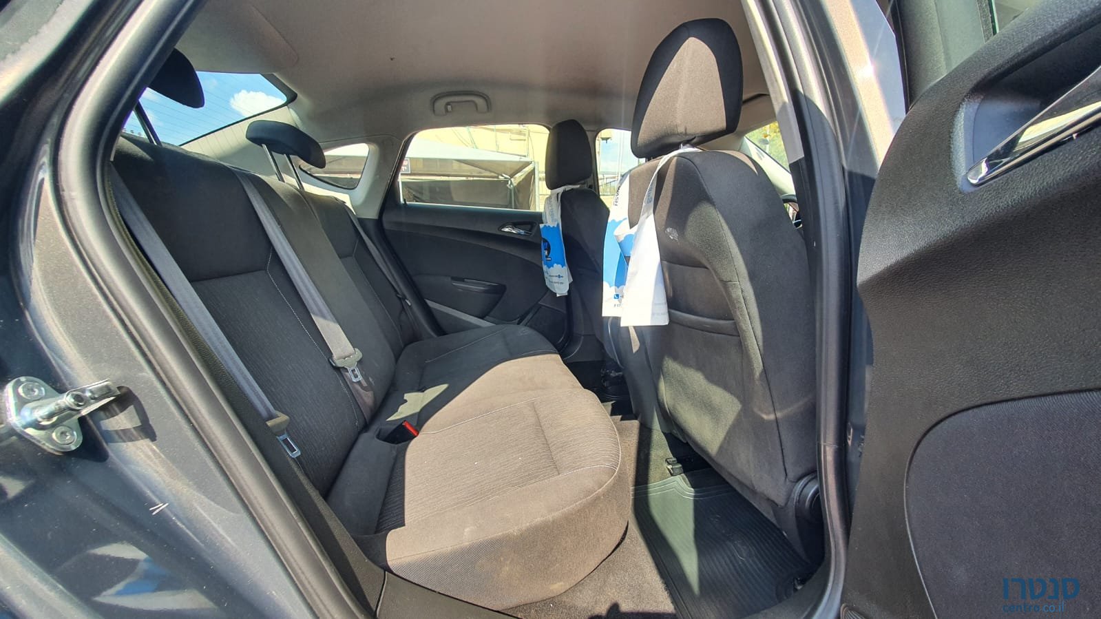 2014' Opel Astra photo #2