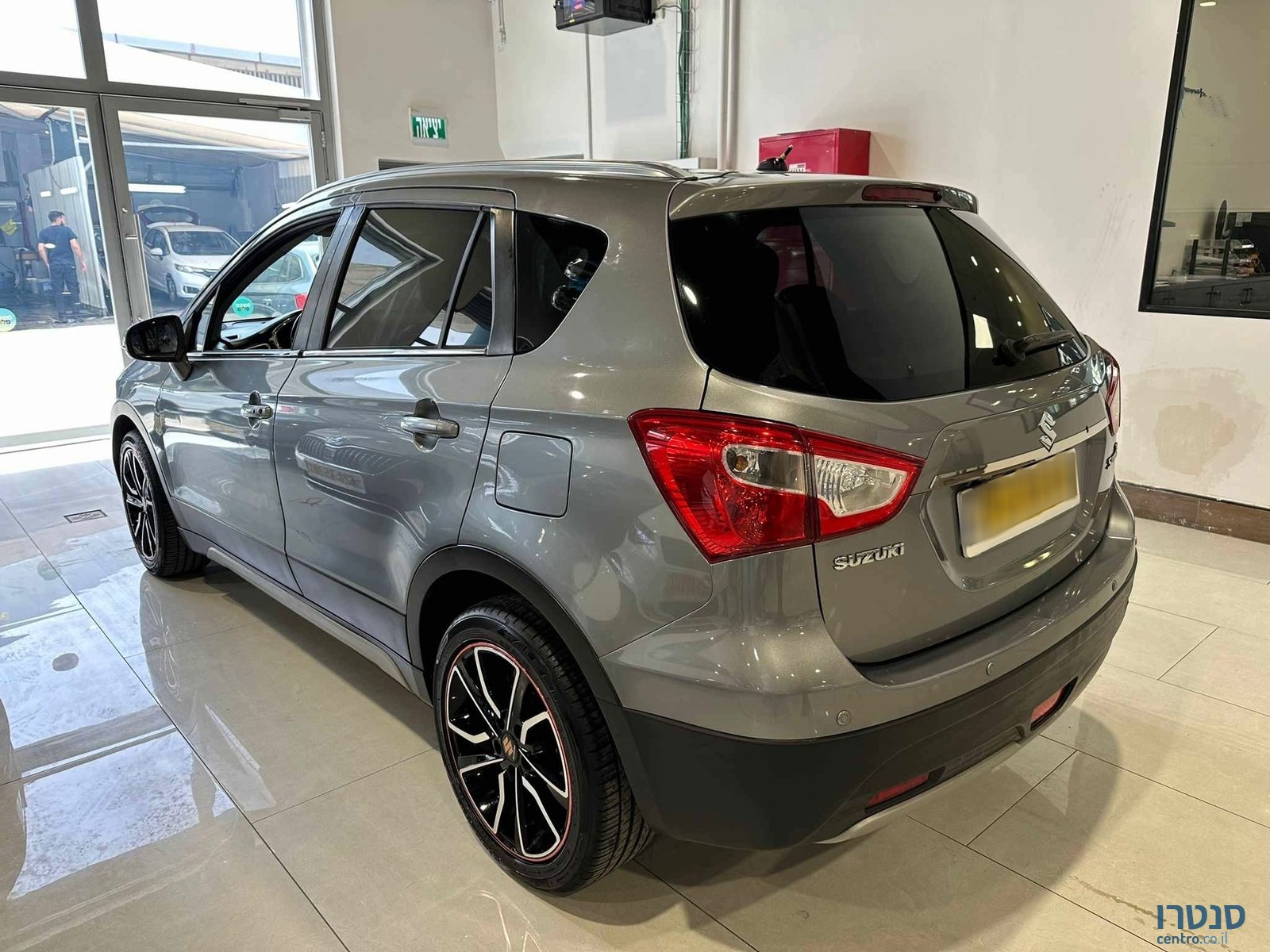 2015' Suzuki SX4 photo #4