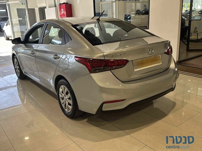 2019' Hyundai Accent photo #4