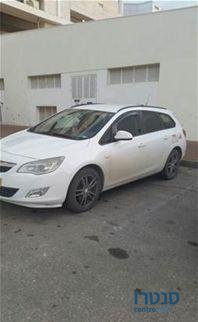 2012' Opel Astra photo #3