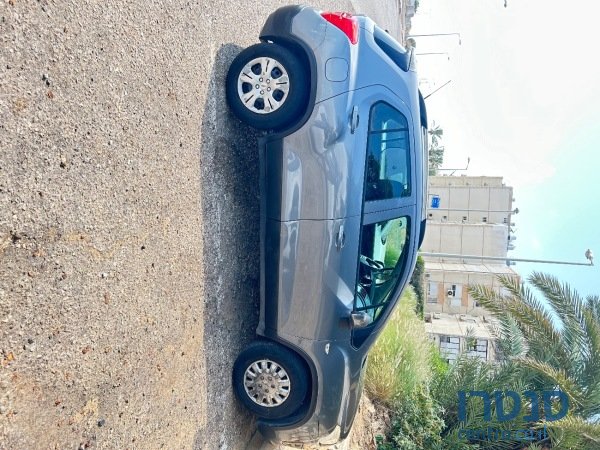 2015' Chevrolet Tracker photo #1