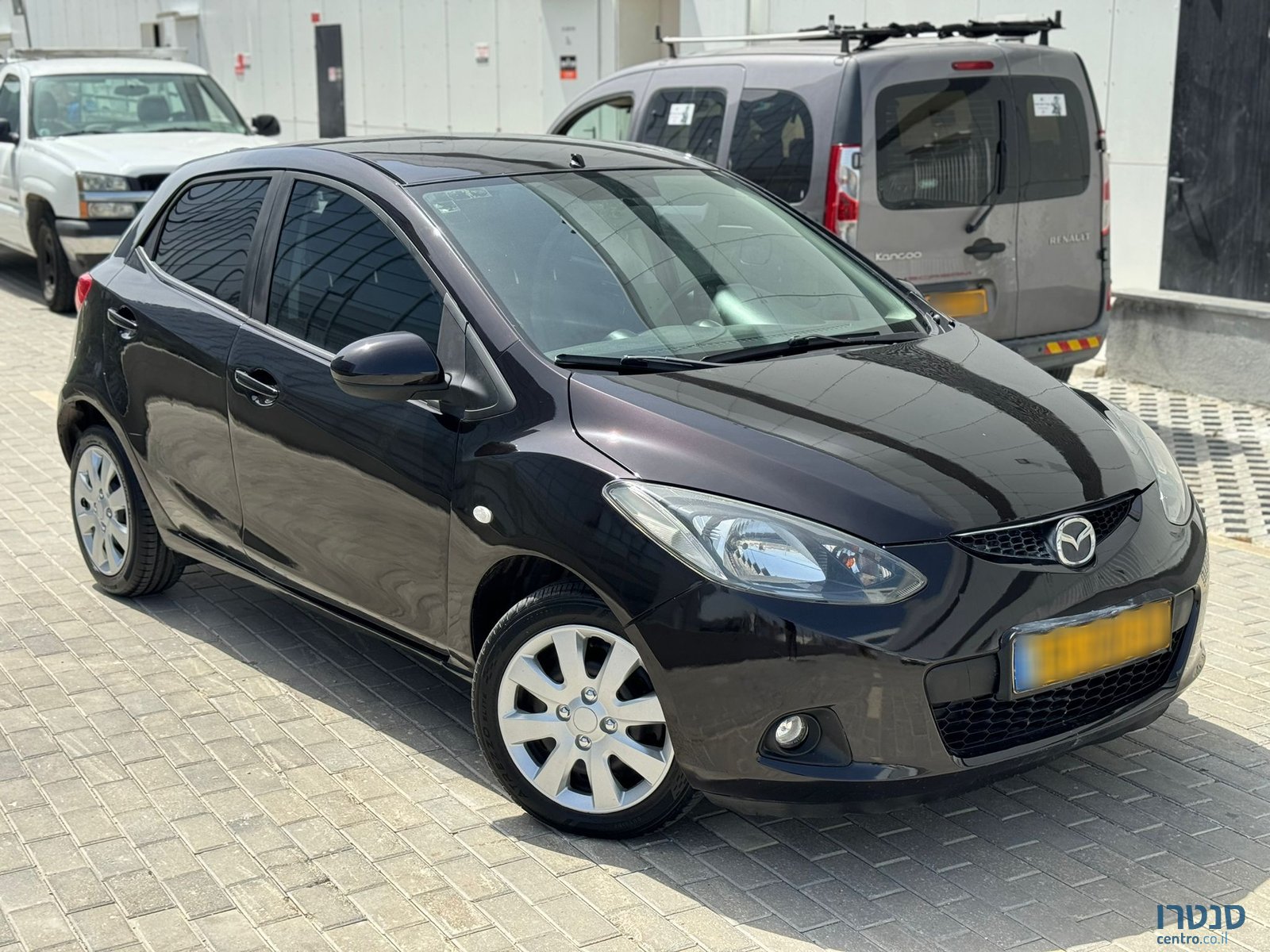 2011' Mazda 2 photo #2