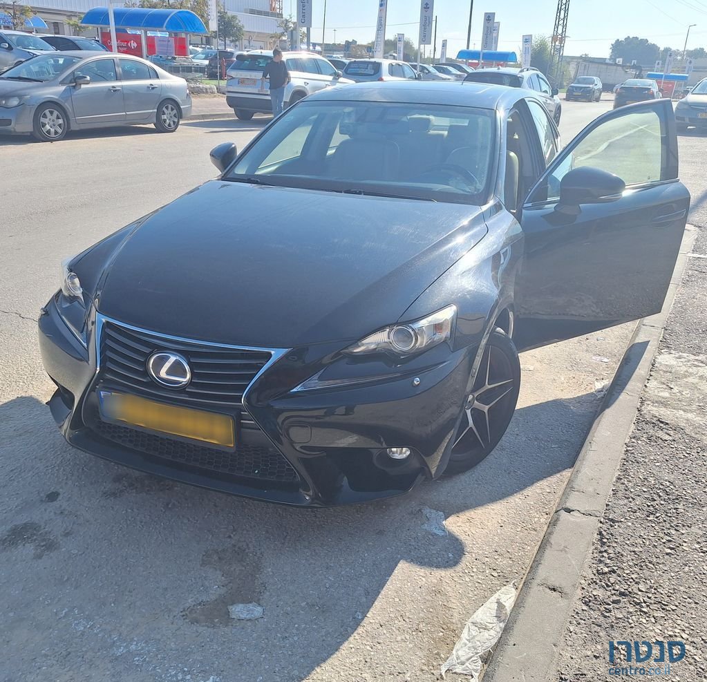 2017' Lexus IS לקסוס photo #1