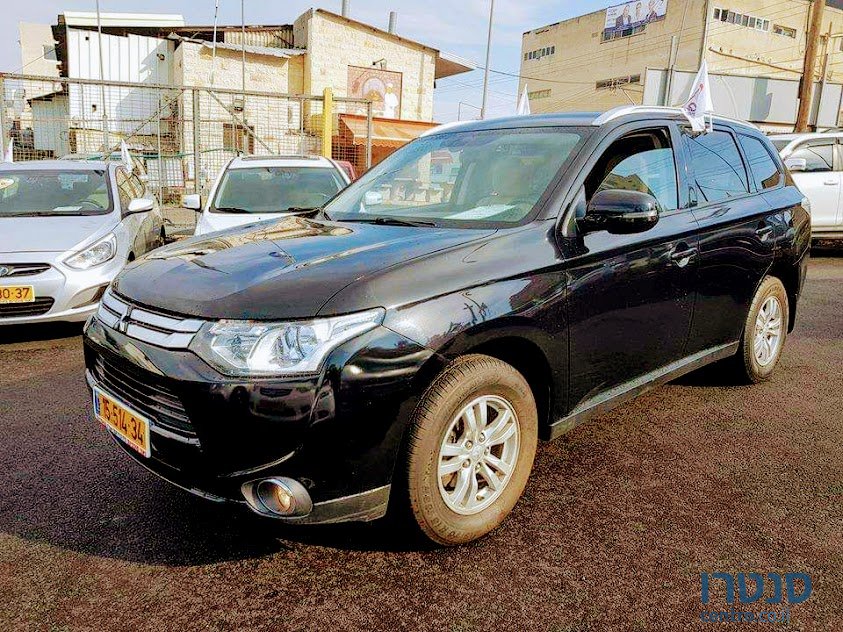 2015' Mitsubishi Outlander photo #1