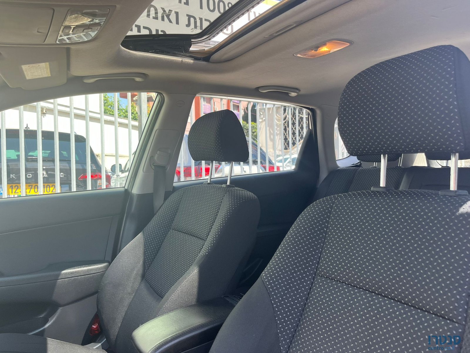 2012' Hyundai i30 photo #5