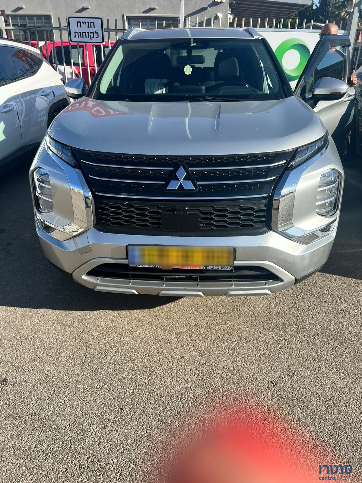 2021' Mitsubishi Outlander photo #2