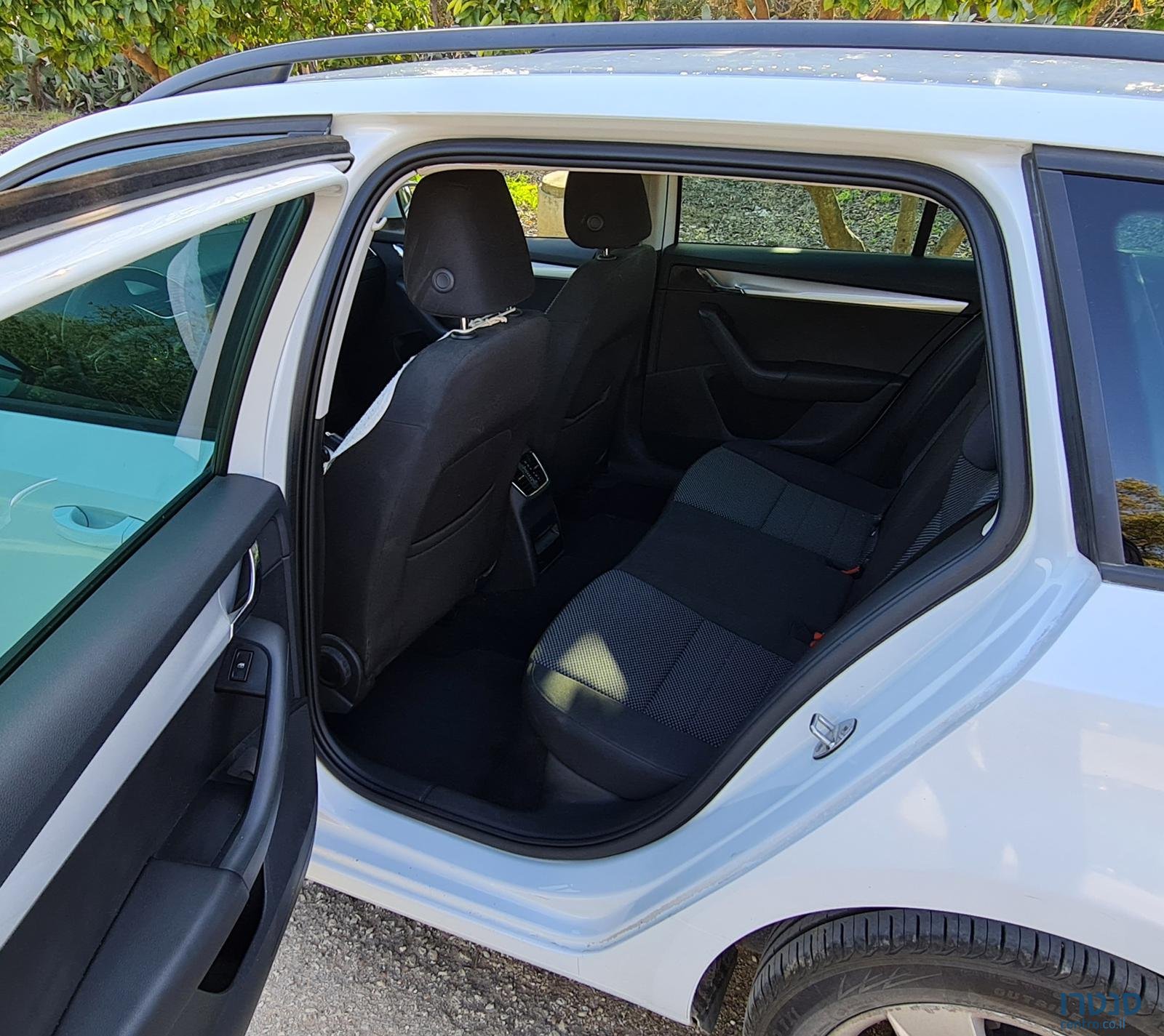 2015' Skoda Octavia A7 Ambition photo #6