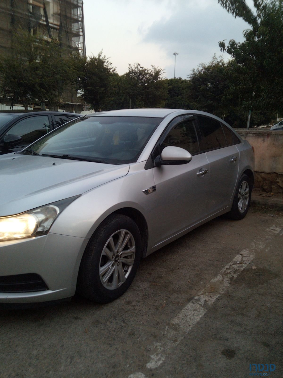 2011' Chevrolet Cruze photo #2