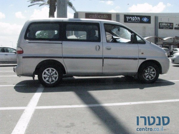 2005' Hyundai H-1 photo #3