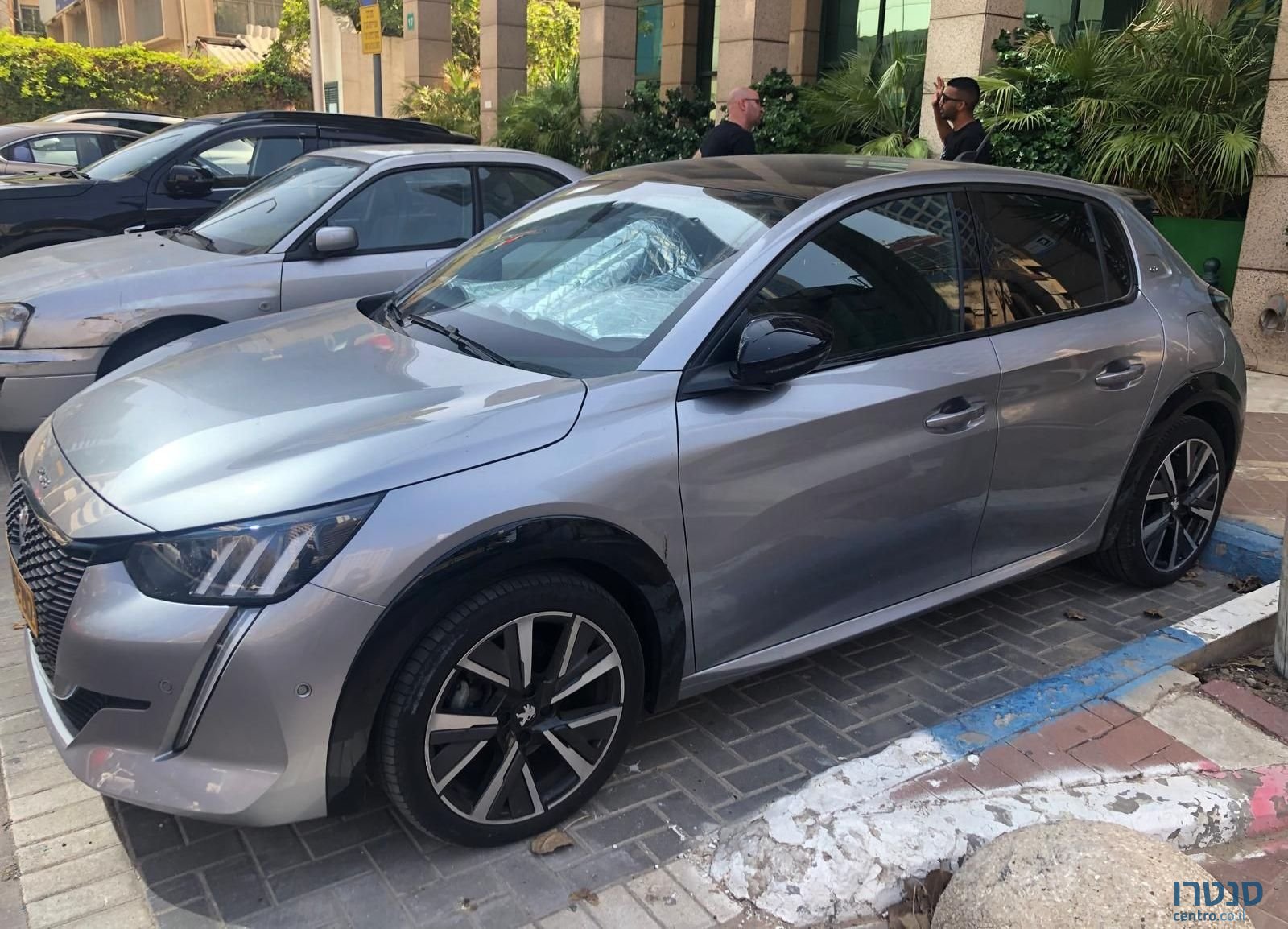 2021' Peugeot 208 פיג'ו photo #1