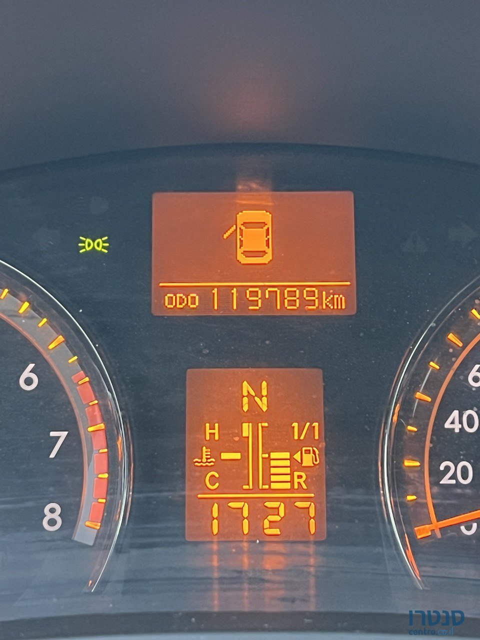 2011' Toyota Avensis photo #6