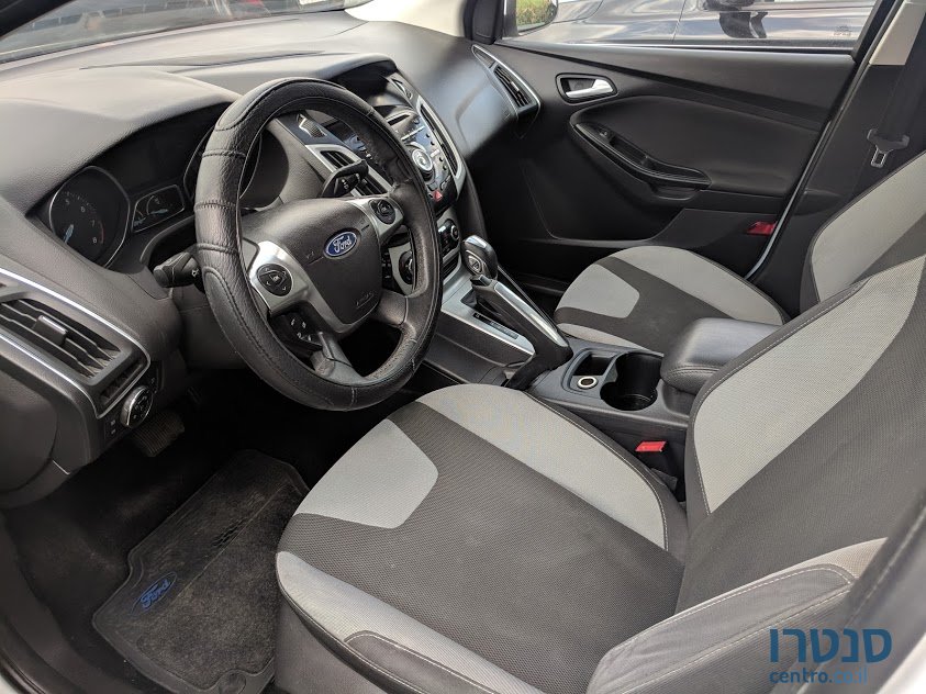 2012' Ford Focus photo #5