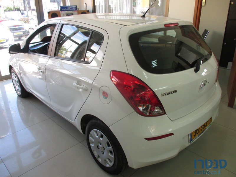 2013' Hyundai i20 photo #2