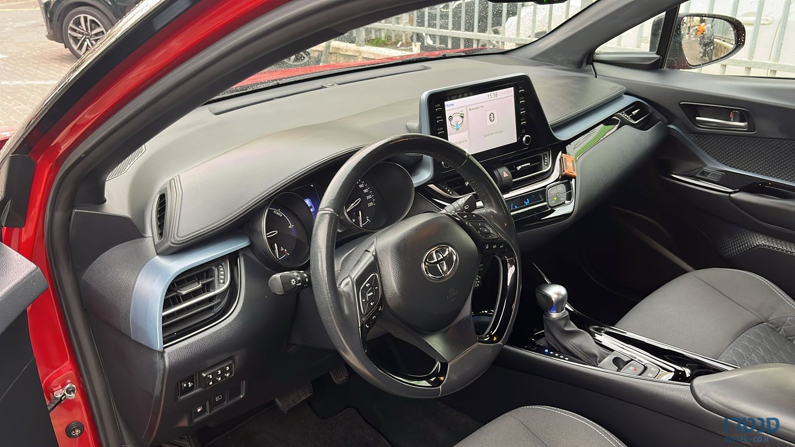 2020' Toyota C-HR photo #3