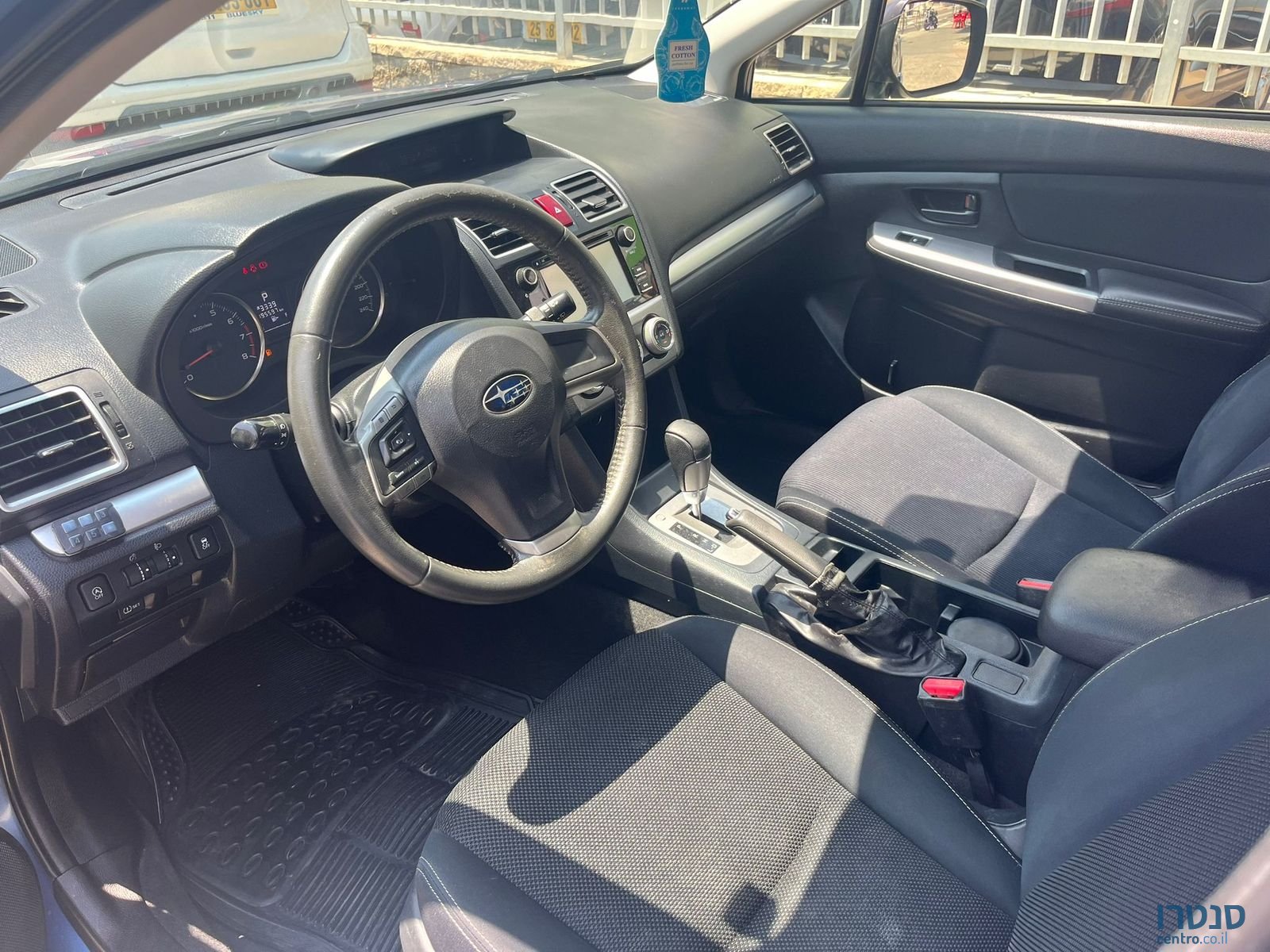 2016' Subaru XV photo #2