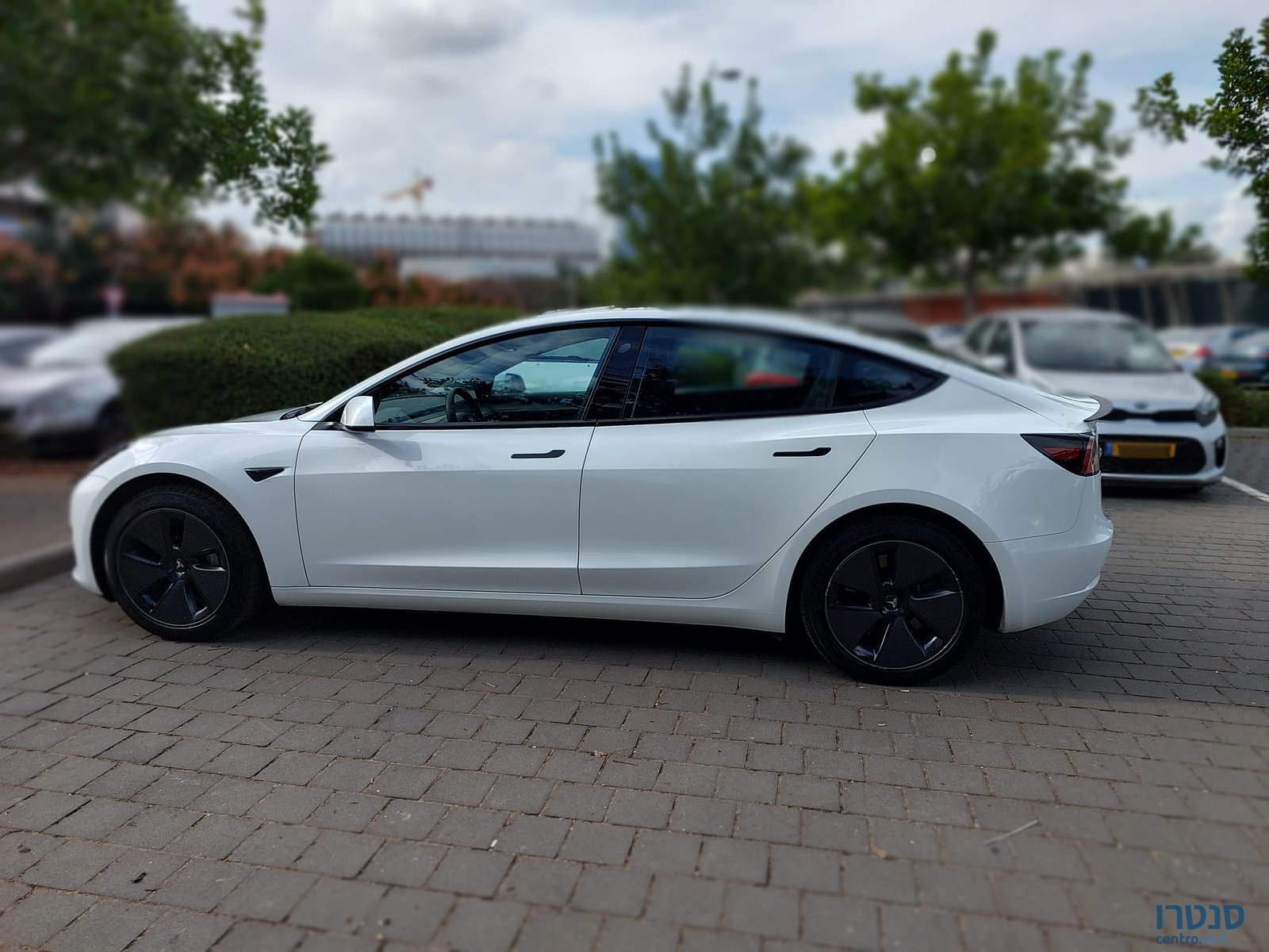 2022' Tesla photo #2