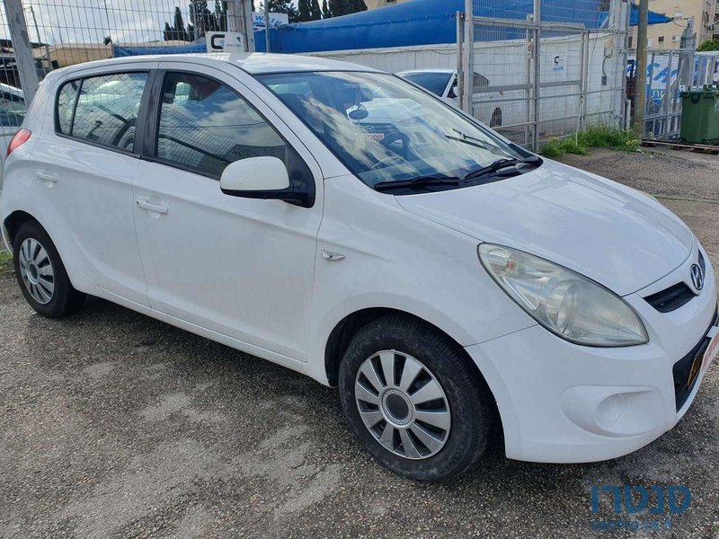 2011' Hyundai i20 יונדאי photo #1