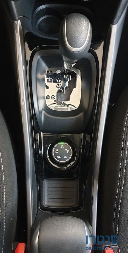2017' Peugeot 2008 פיג'ו photo #5