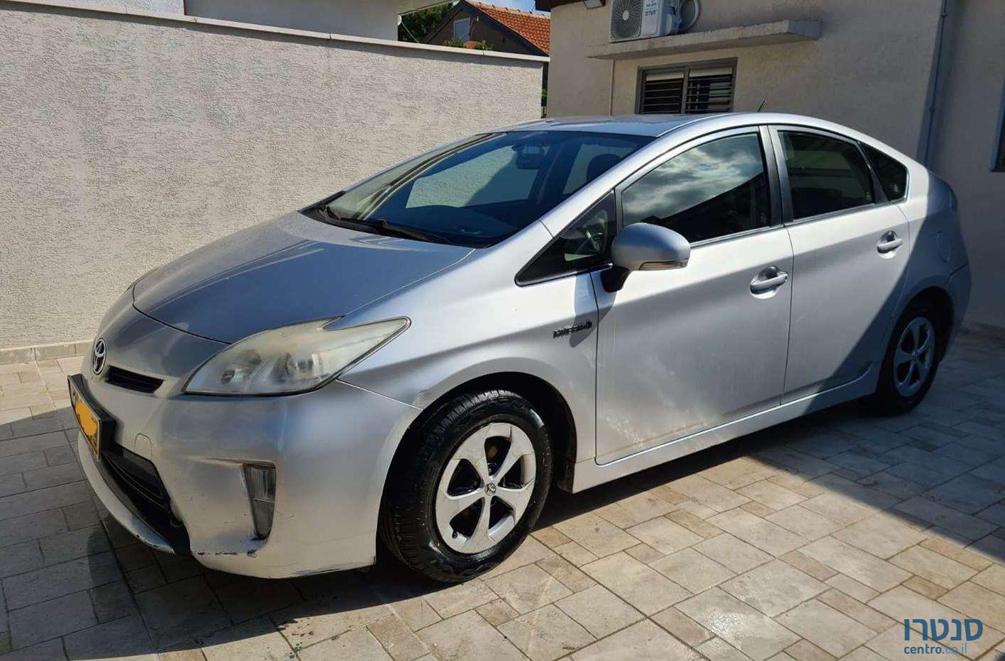 2012' Toyota Prius טויוטה פריוס photo #4