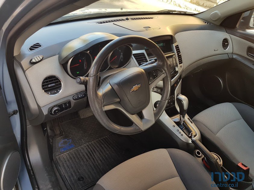 2009' Chevrolet Cruze photo #3