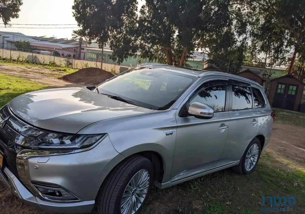 2020' Mitsubishi Outlander מיצובישי אאוטלנדר photo #2