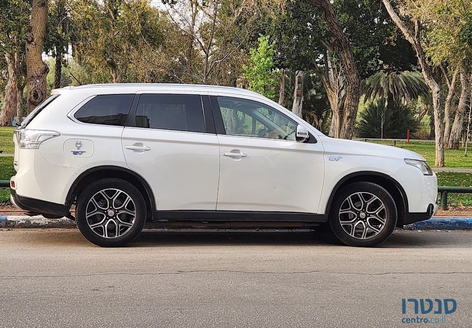 2015' Mitsubishi Outlander מיצובישי אאוטלנדר photo #2