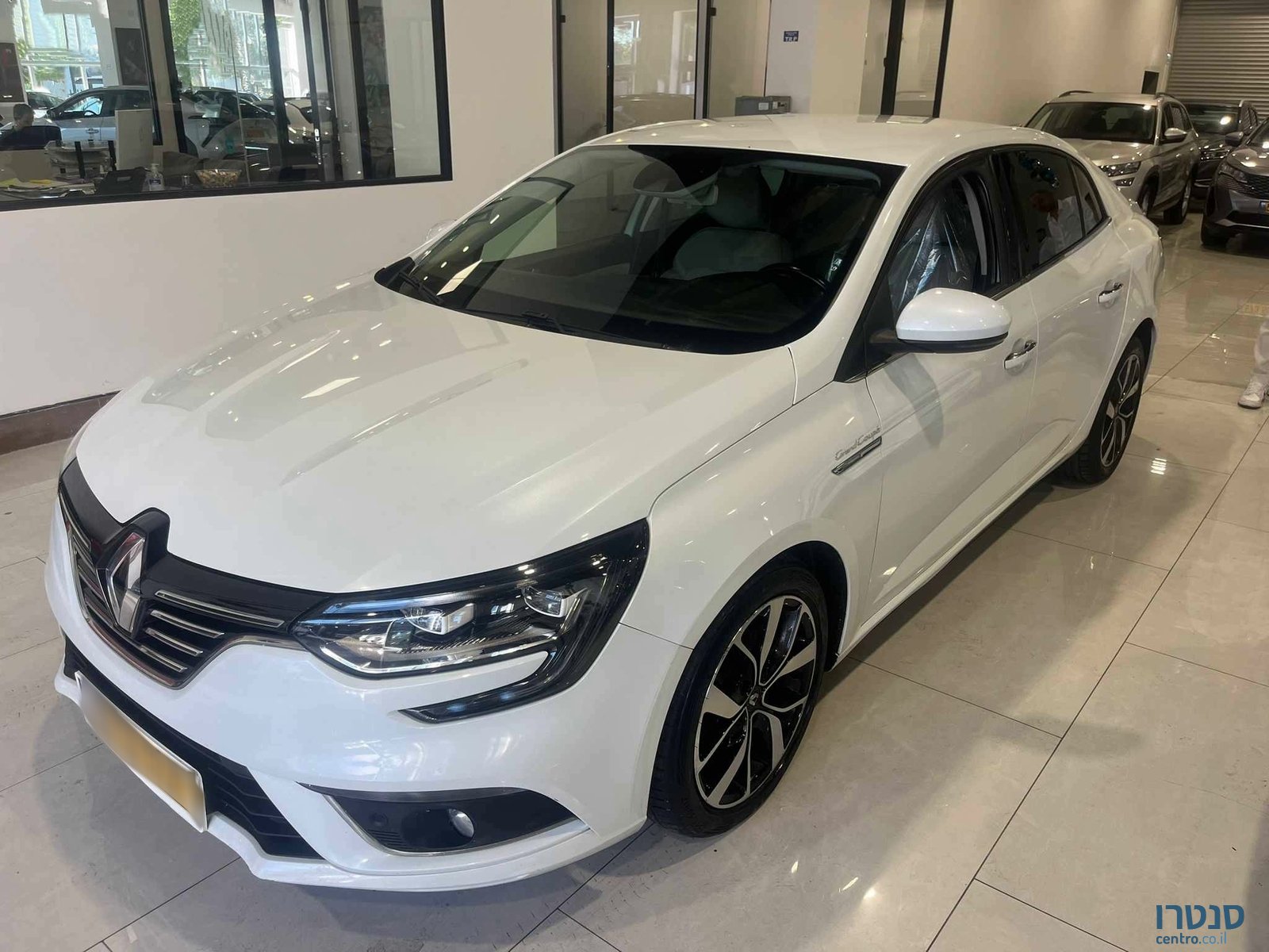 2020' Renault Megane photo #1