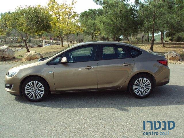 2015' Opel Astra photo #2