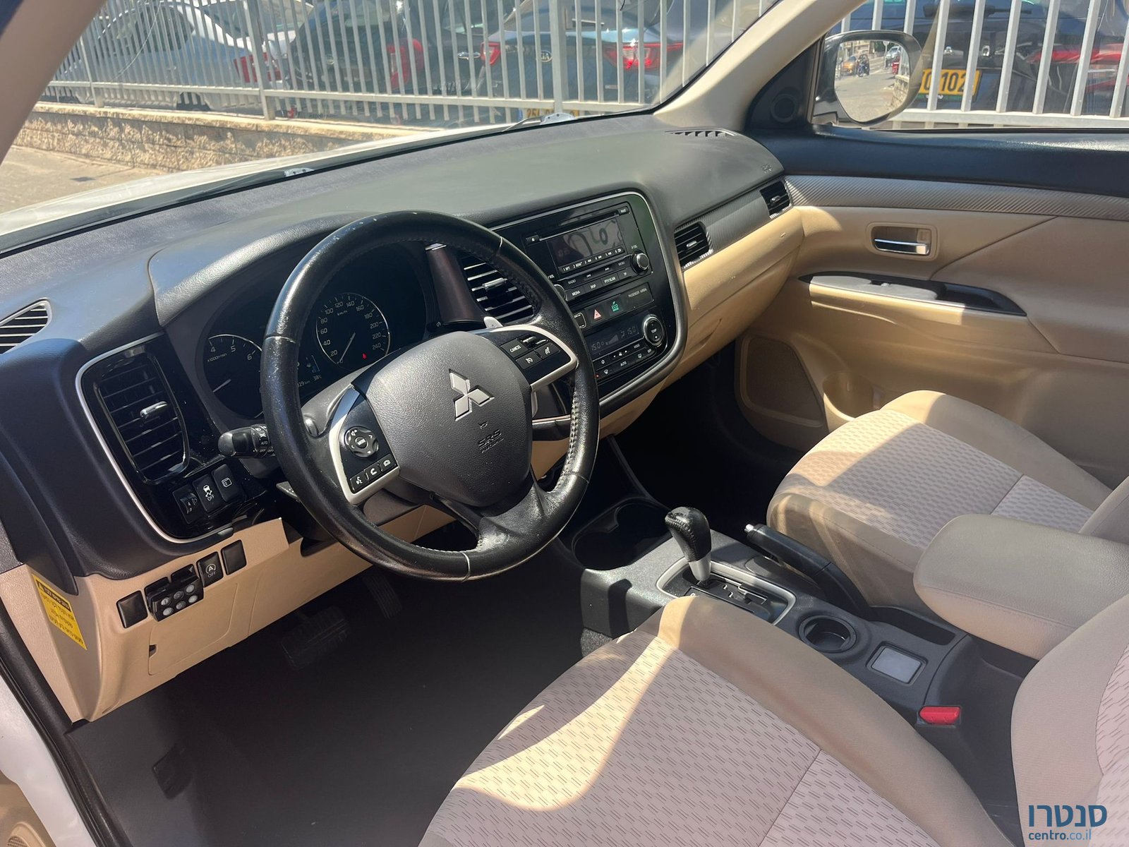 2014' Mitsubishi Outlander photo #5