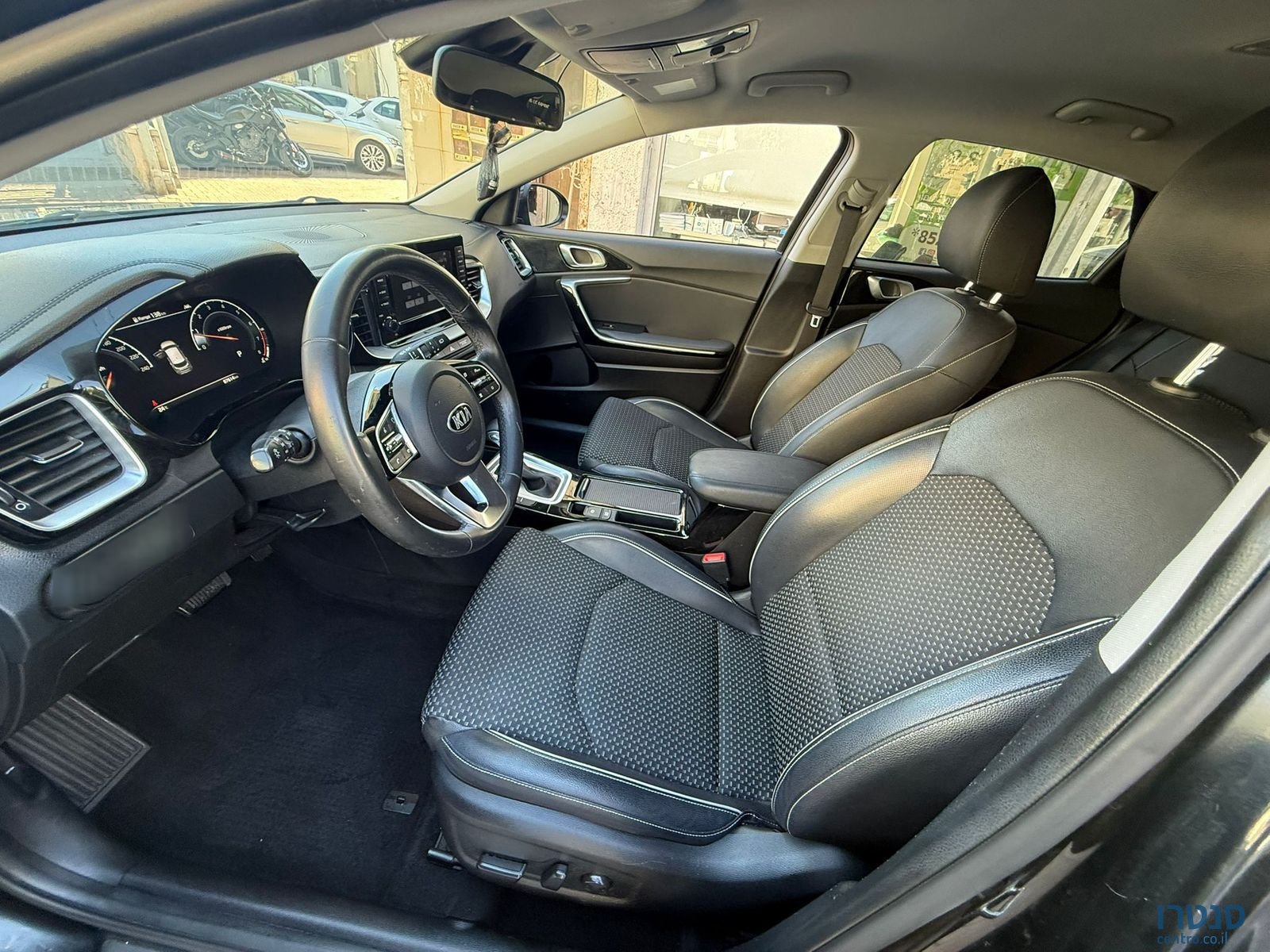 2020' Kia XCeed photo #4