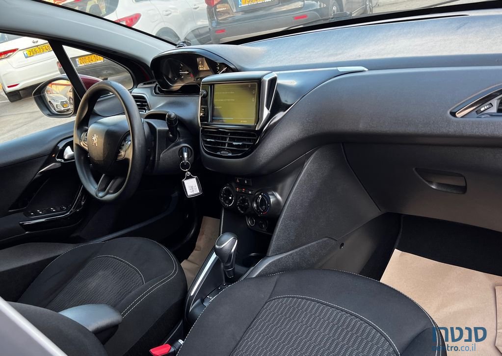 2018' Peugeot 208 פיג'ו photo #6