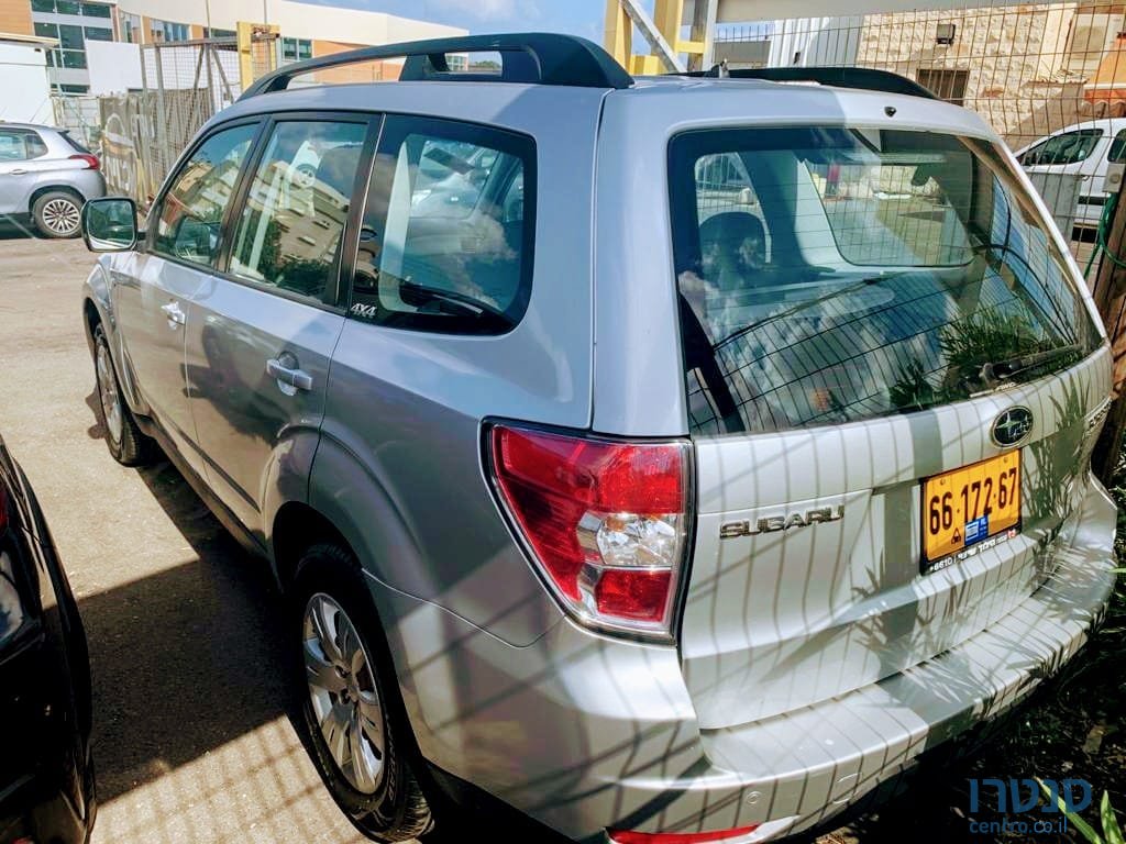 2011' Subaru Forester photo #2