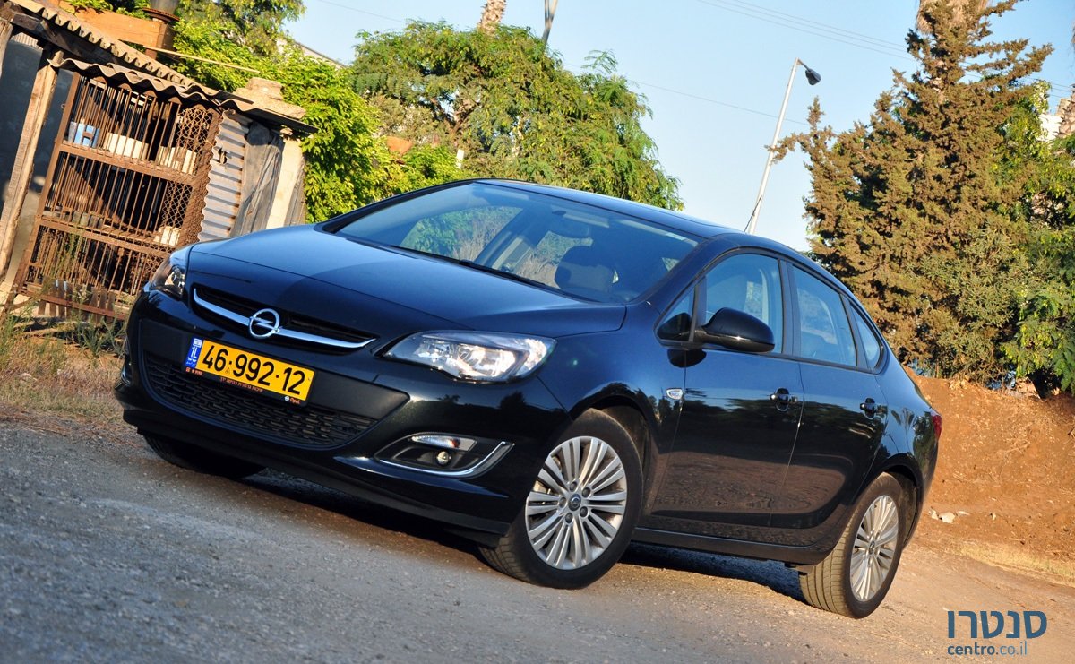 2012' Opel Astra 1.6T automatic Berlina photo #2