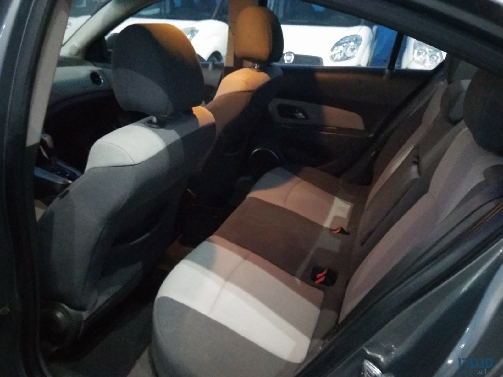 2010' Chevrolet Cruze LS photo #6