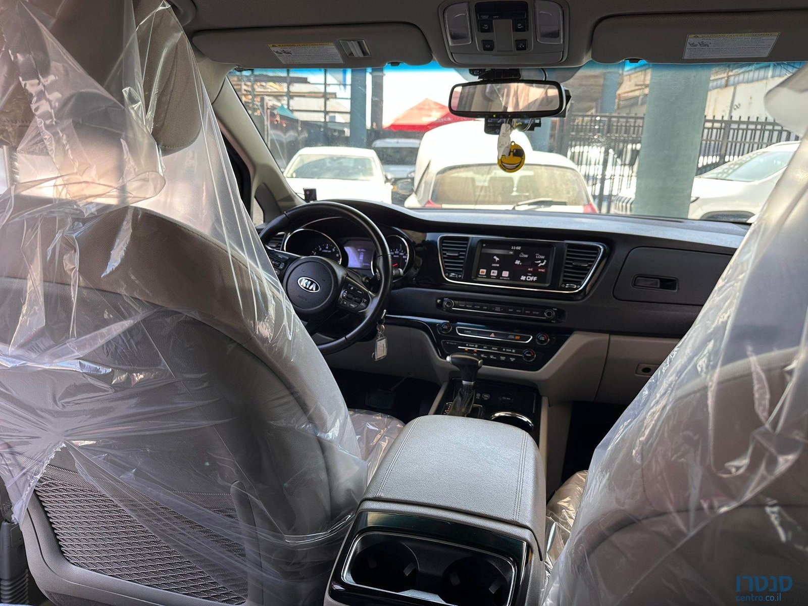 2020' Kia Carnival LX photo #5