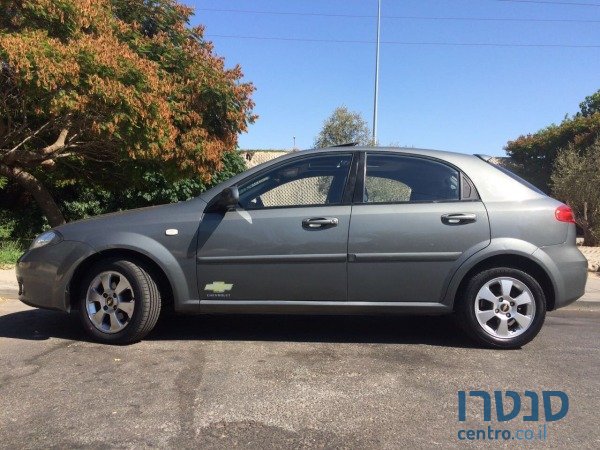 2010' Chevrolet Optra photo #1