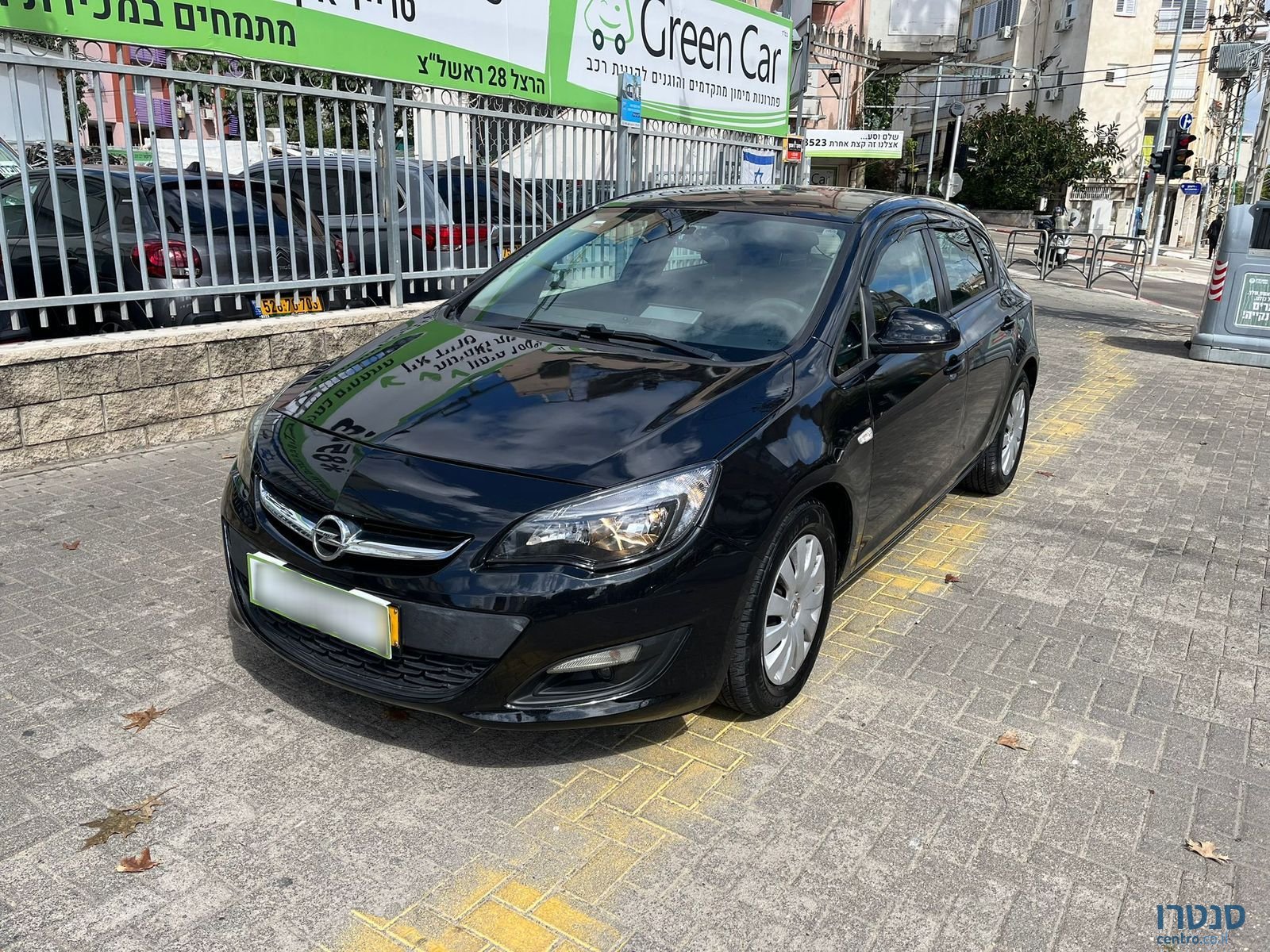 2012' Opel Astra photo #2