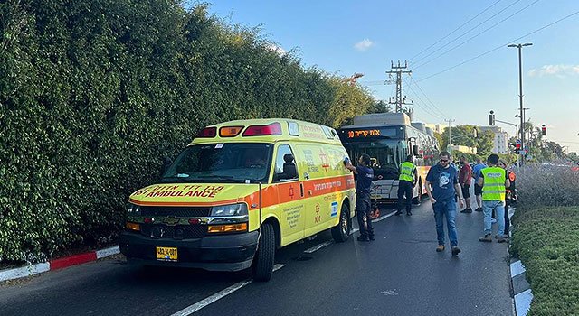 В Раанане 60-летняя женщина погибла под колесами автобуса