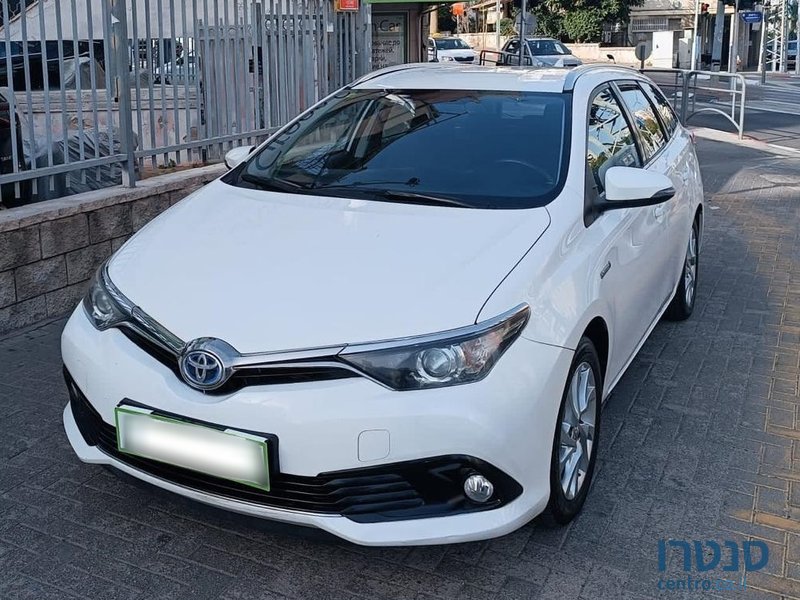 2017' Toyota Auris photo #6