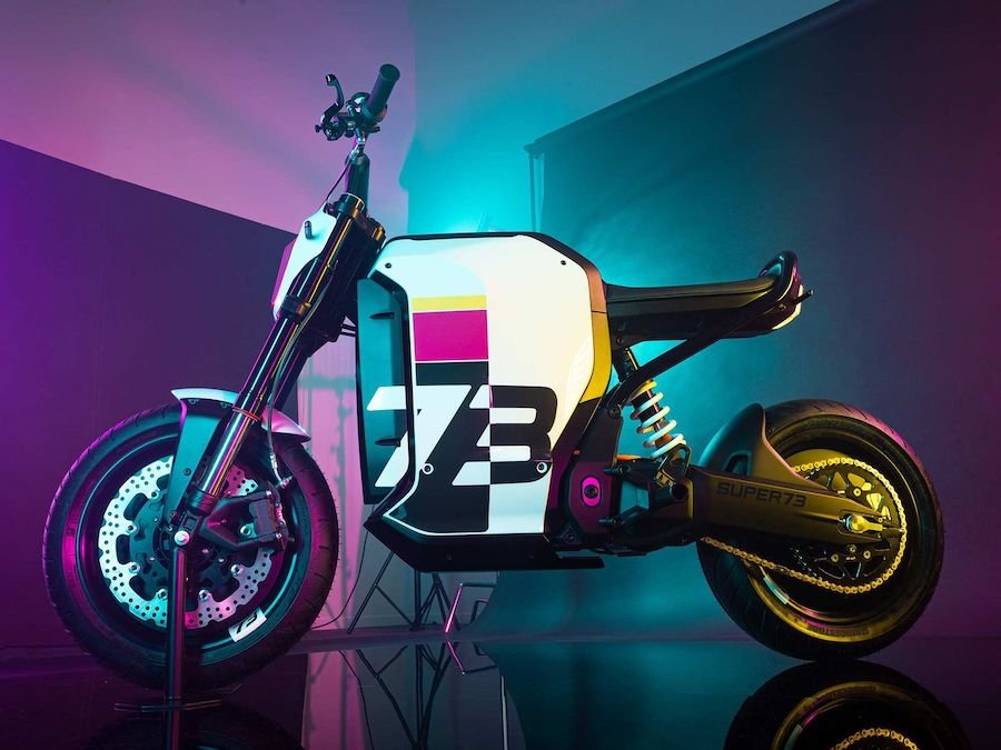 לא רק אופניים: סופר 73 מציגה אופנוע חשמלי ראשון