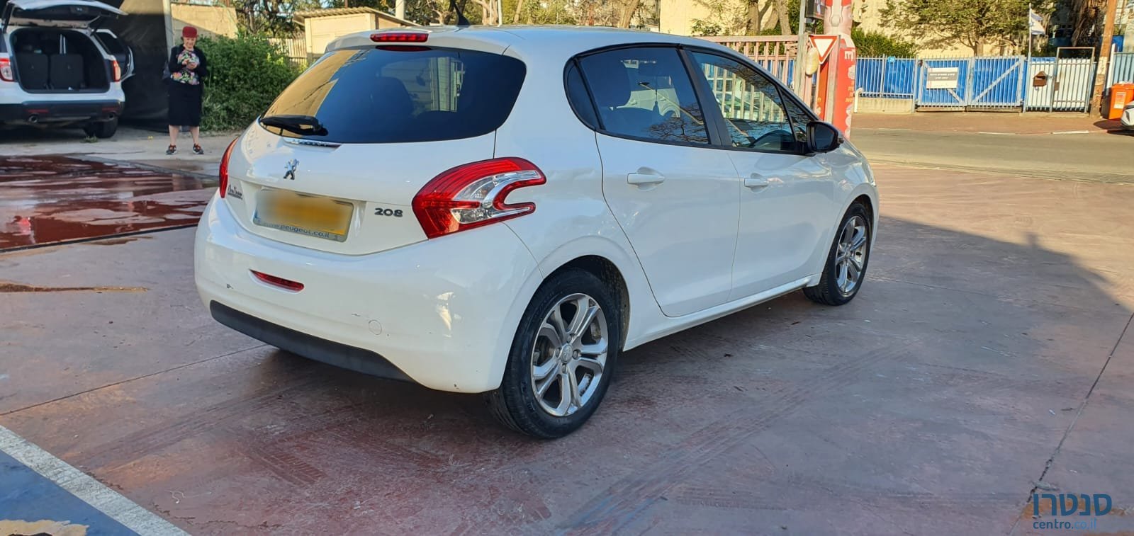 2015' Peugeot 208 photo #5