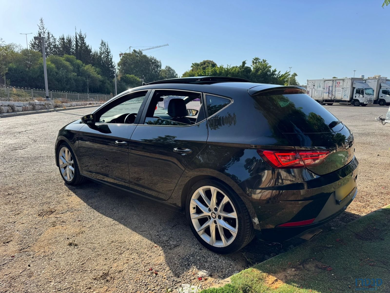 2019' SEAT Leon FR photo #2