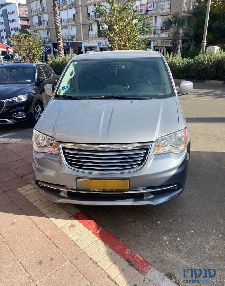 2016' Chrysler Grand Voyager קרייזלר גראנד וויאג'ר photo #2