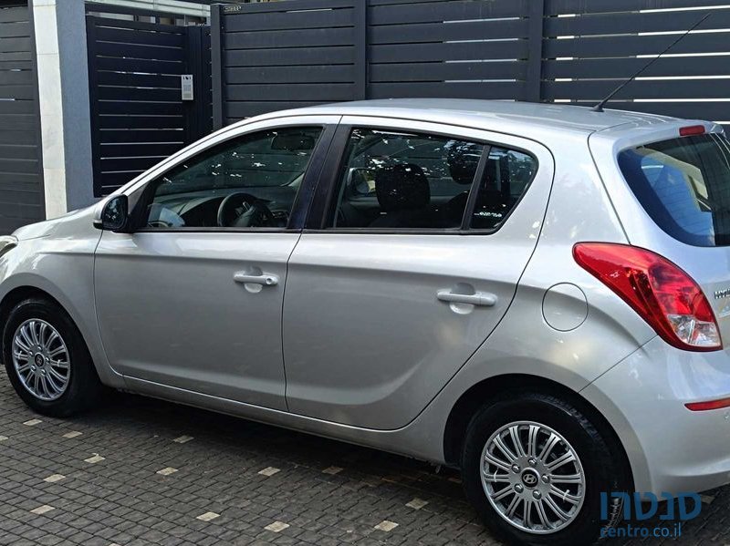 2014' Hyundai i20 יונדאי photo #4