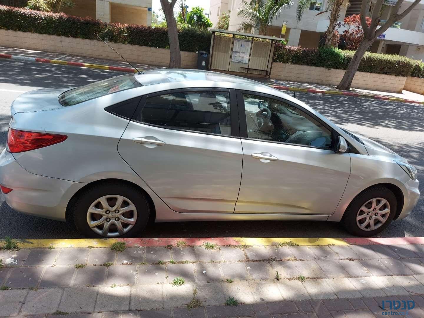 2012' Hyundai i25 יונדאי photo #2