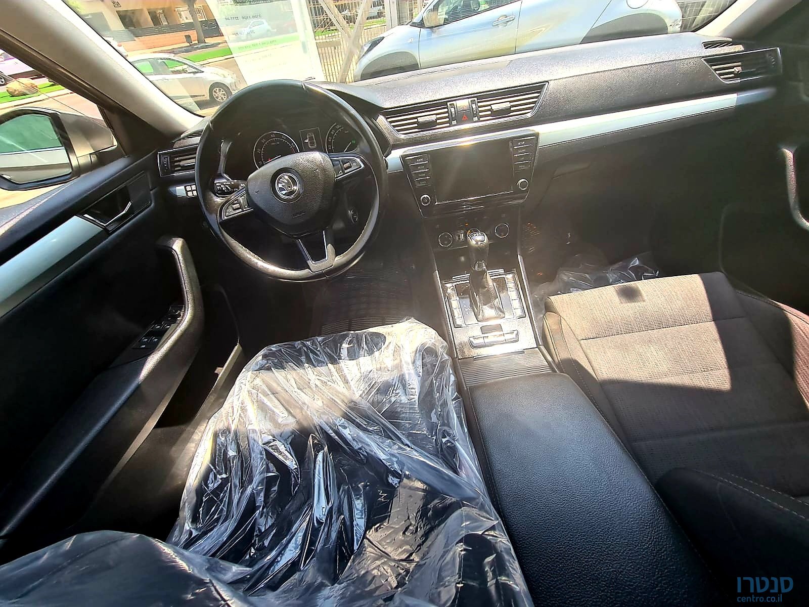 2017' Skoda Superb photo #4